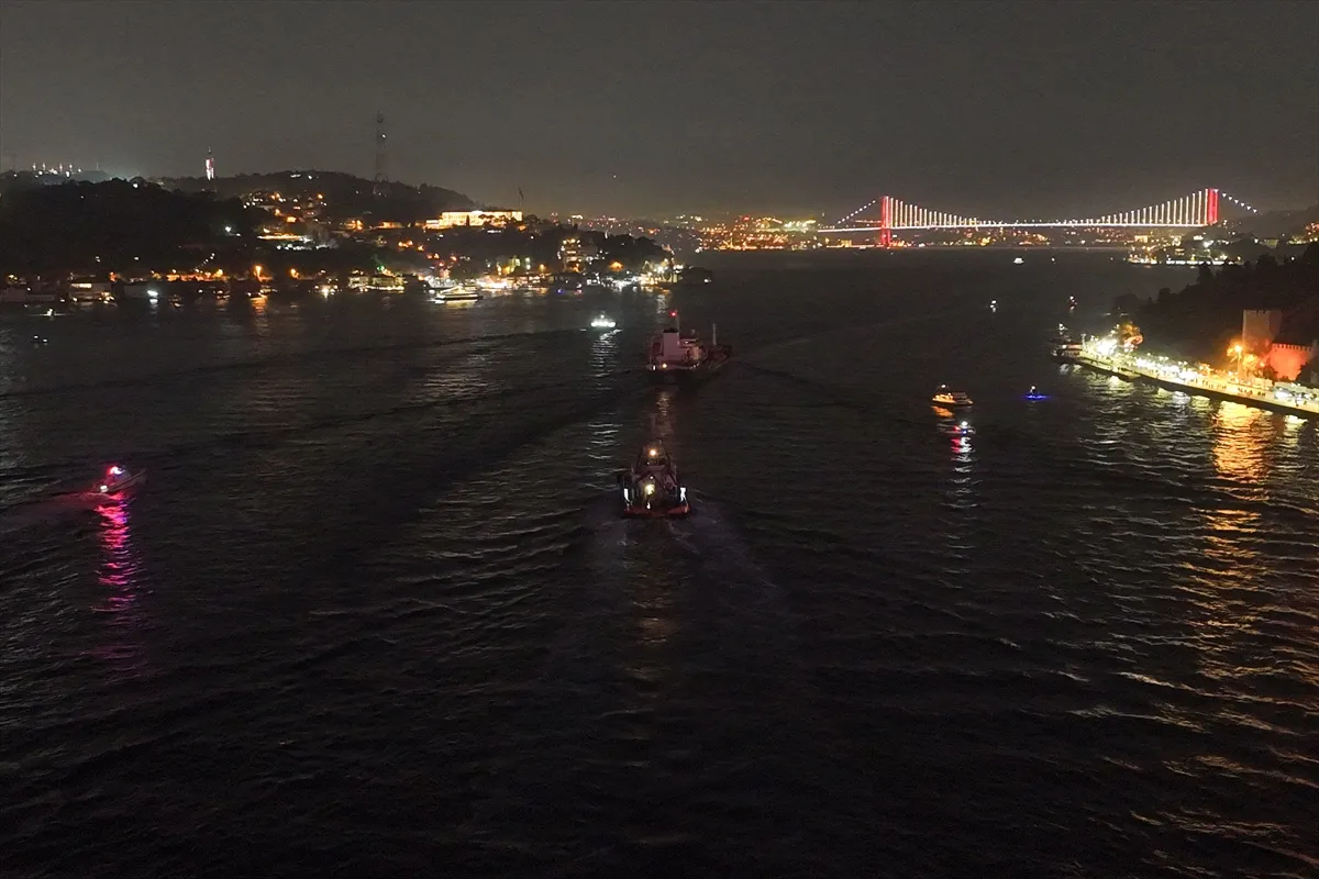 İstanbul Boğazı’nda gemi trafiği arızalanan tanker nedeniyle askıya alındı