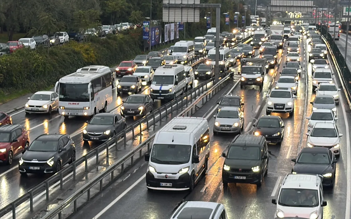 İstanbul’da akşam saatlerinde trafik yoğunluğu yüzde 89’a çıktı