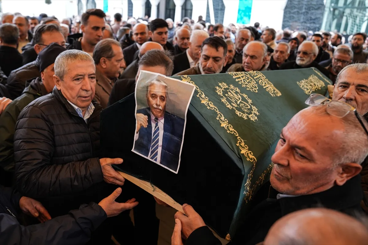 İstanbul’da selde kaybolduktan sonra cansız bedeni bulunan Turgut Dursun toprağa verildi İstanbul’da selde kaybolduktan sonra cansız bedeni bulunan Turgut Dursun toprağa verildi