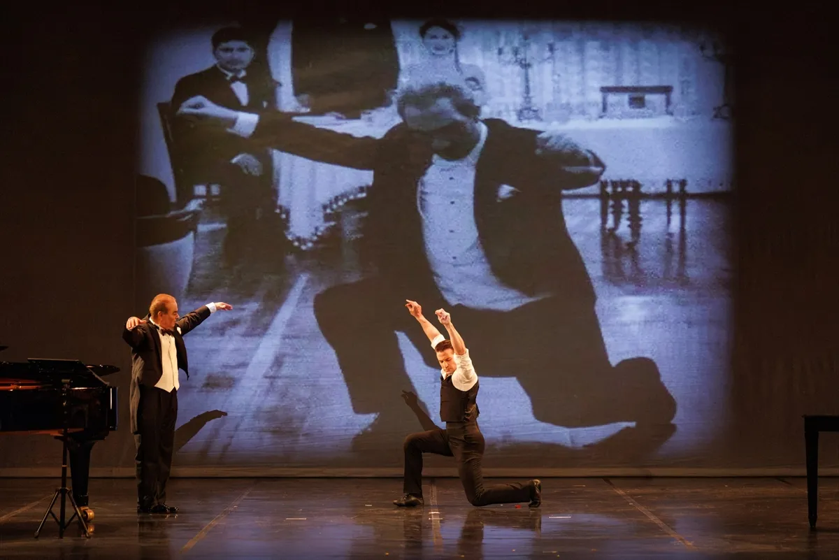 İstanbul Devlet Opera ve Balesi Atatürk ve Sanat gösterisini sahneledi İstanbul Devlet Opera ve Balesi Atatürk ve Sanat gösterisini sahneledi