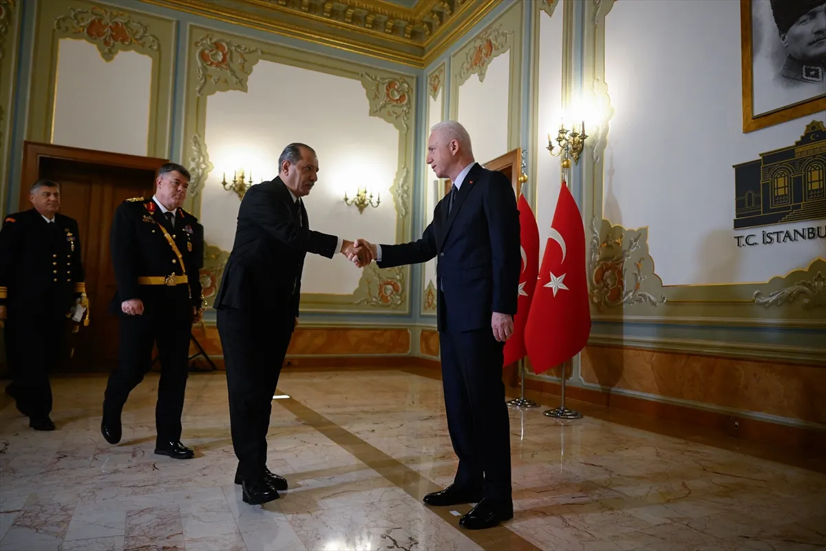İstanbul Valisi Gül, Cumhuriyet’in 103. yılında tebrikleri kabul etti İstanbul Valisi Gül, Cumhuriyet’in 103. yılında tebrikleri kabul etti