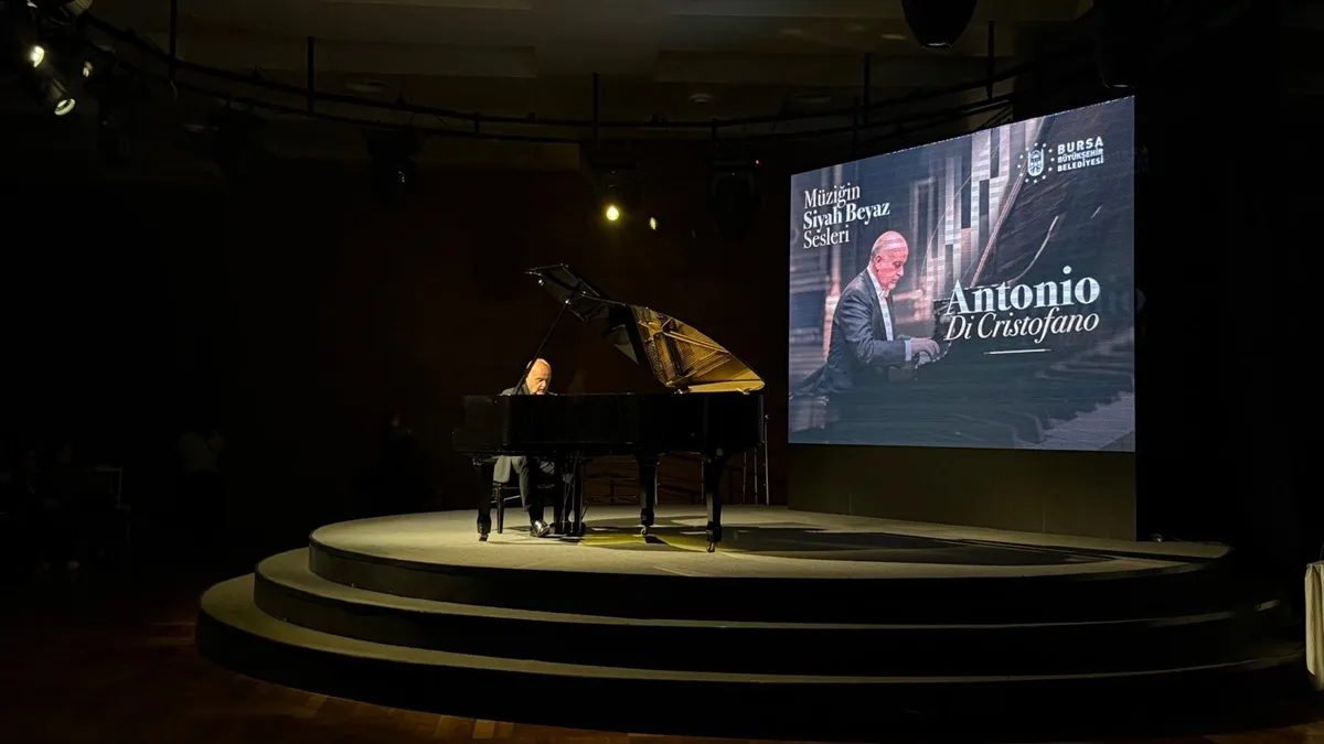 İtalyan piyanist Antonio Di Cristofano, Bursa’da konser verdi İtalyan piyanist Antonio Di Cristofano, Bursa’da konser verdi