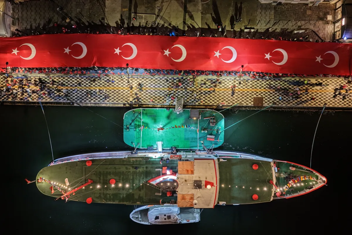 İzmir’de Cumhuriyet’in 103. yıl dönümü kutlandı