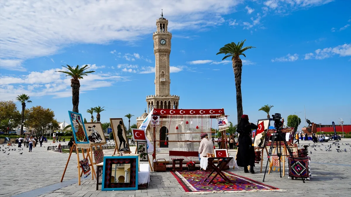 İzmir’de Cumhuriyet’in 103. yılı için Türk bayrağı dokunmaya başlandı