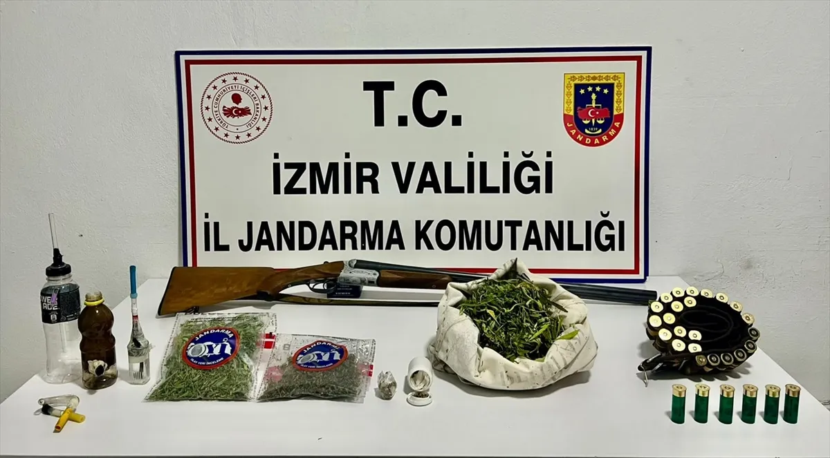 İzmir’de uyuşturucu operasyonunda 44 şüpheli yakalandı İzmir’de uyuşturucu operasyonunda 44 şüpheli yakalandı