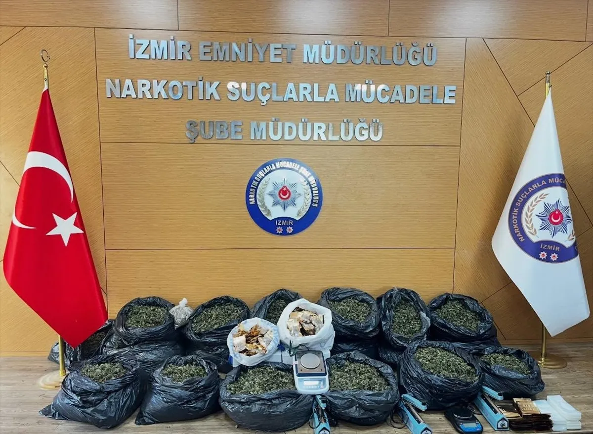 İzmir merkezli uyuşturucu operasyonunda 12 gözaltı