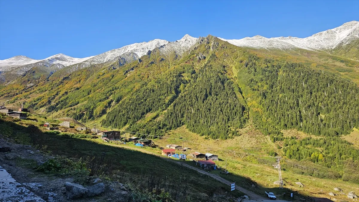 Kaçkar Dağları’nda iki mevsim bir arada yaşanıyor