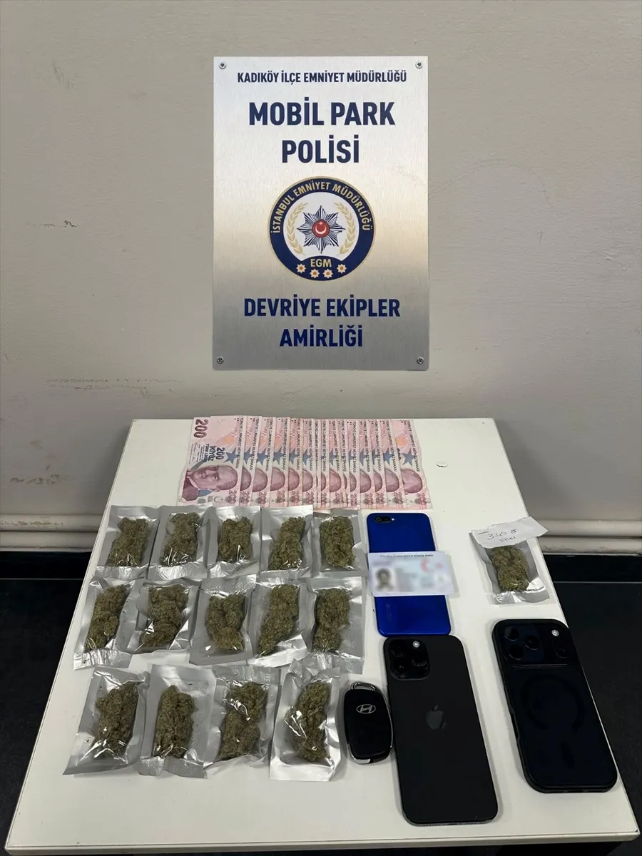 Kadıköy’de dronla takip edilen araçta 51 gram uyuşturucu bulundu Kadıköy’de dronla takip edilen araçta 51 gram uyuşturucu bulundu