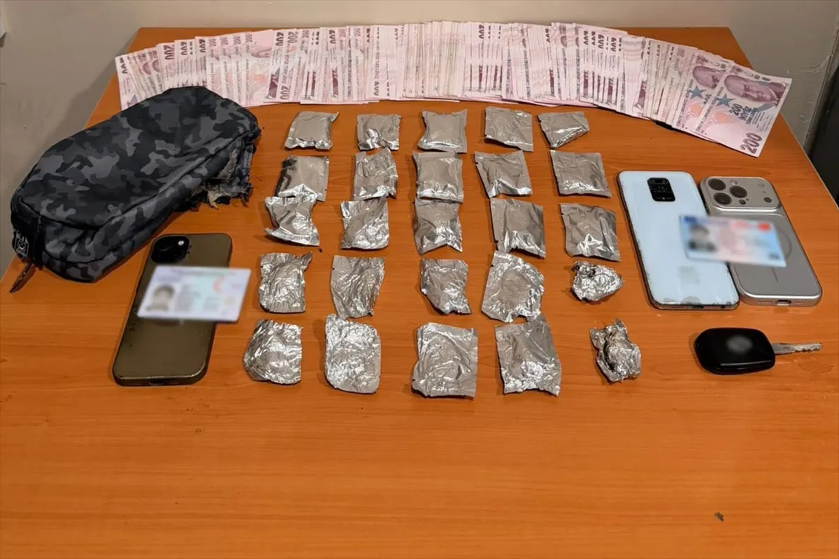 Kadıköy’de uyuşturucu bulunan araçtaki 1 şüpheli tutuklandı
