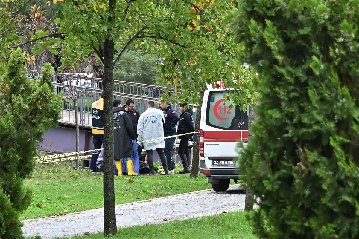 Kağıthane’de parkta erkek cesedi bulundu