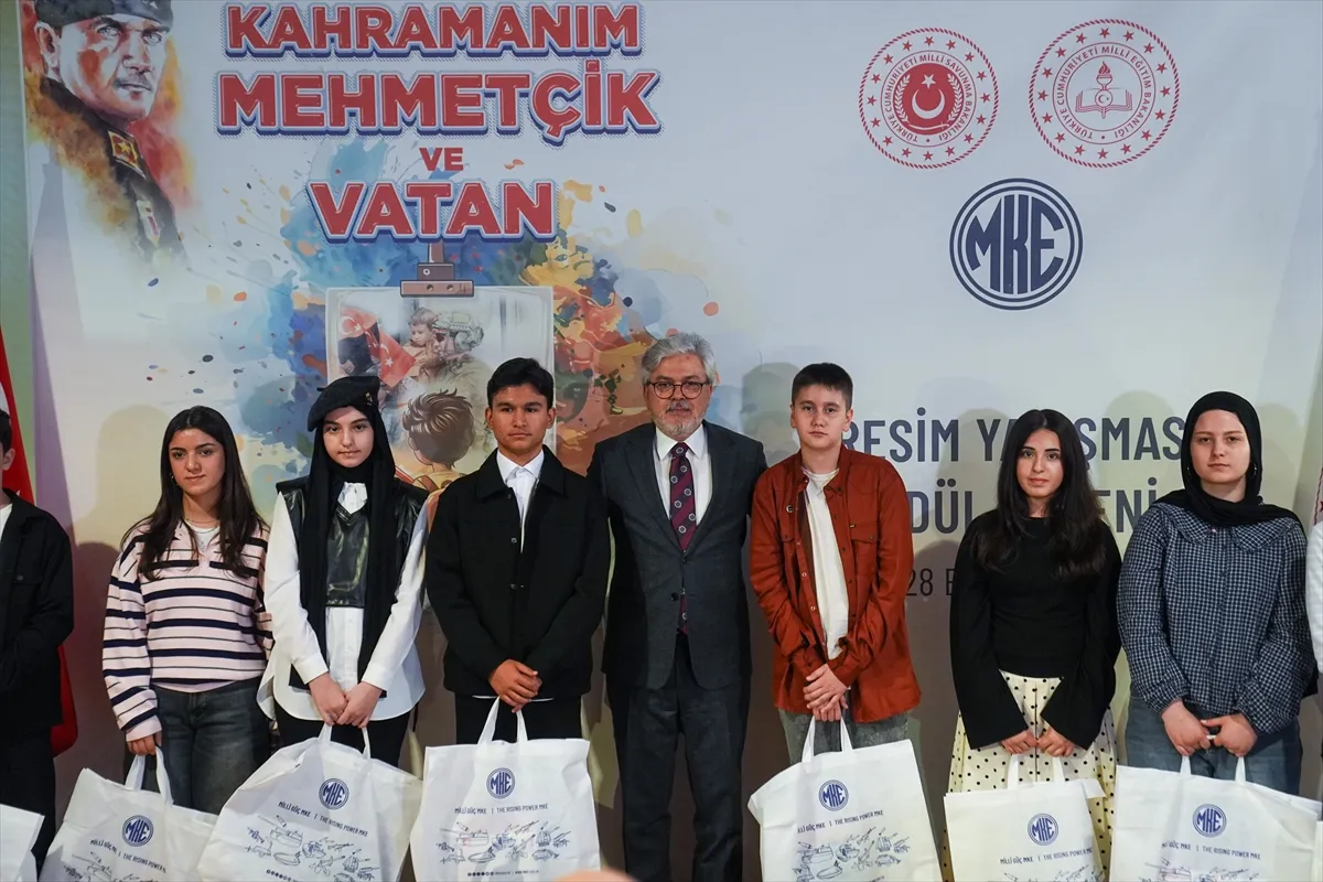 "Kahramanım Mehmetçik ve Vatan" konulu resim yarışmasında dereceye girenler ödüllerini aldı 3. kare