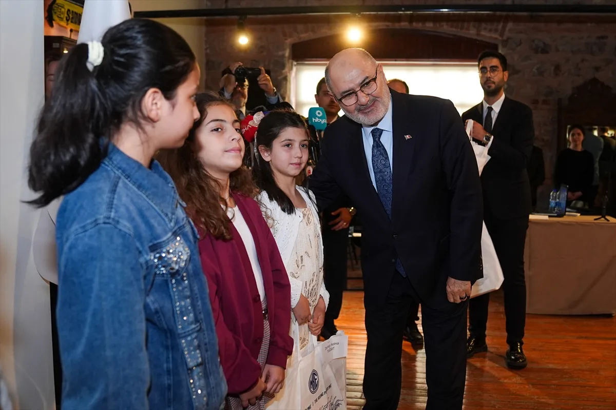 "Kahramanım Mehmetçik ve Vatan" konulu resim yarışmasında dereceye girenler ödüllerini aldı 4. kare