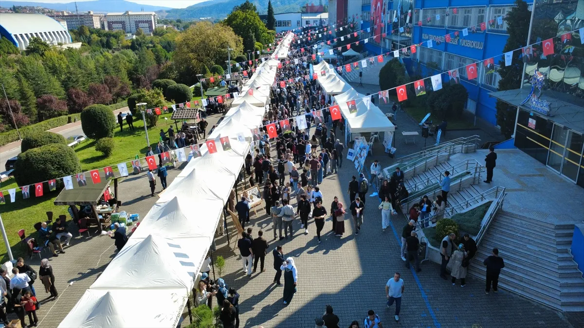 Karabük’te düzenlenen festivalde öğrenciler 81 ilin kültürünü tanıtıyor Karabük’te düzenlenen festivalde öğrenciler 81 ilin kültürünü tanıtıyor