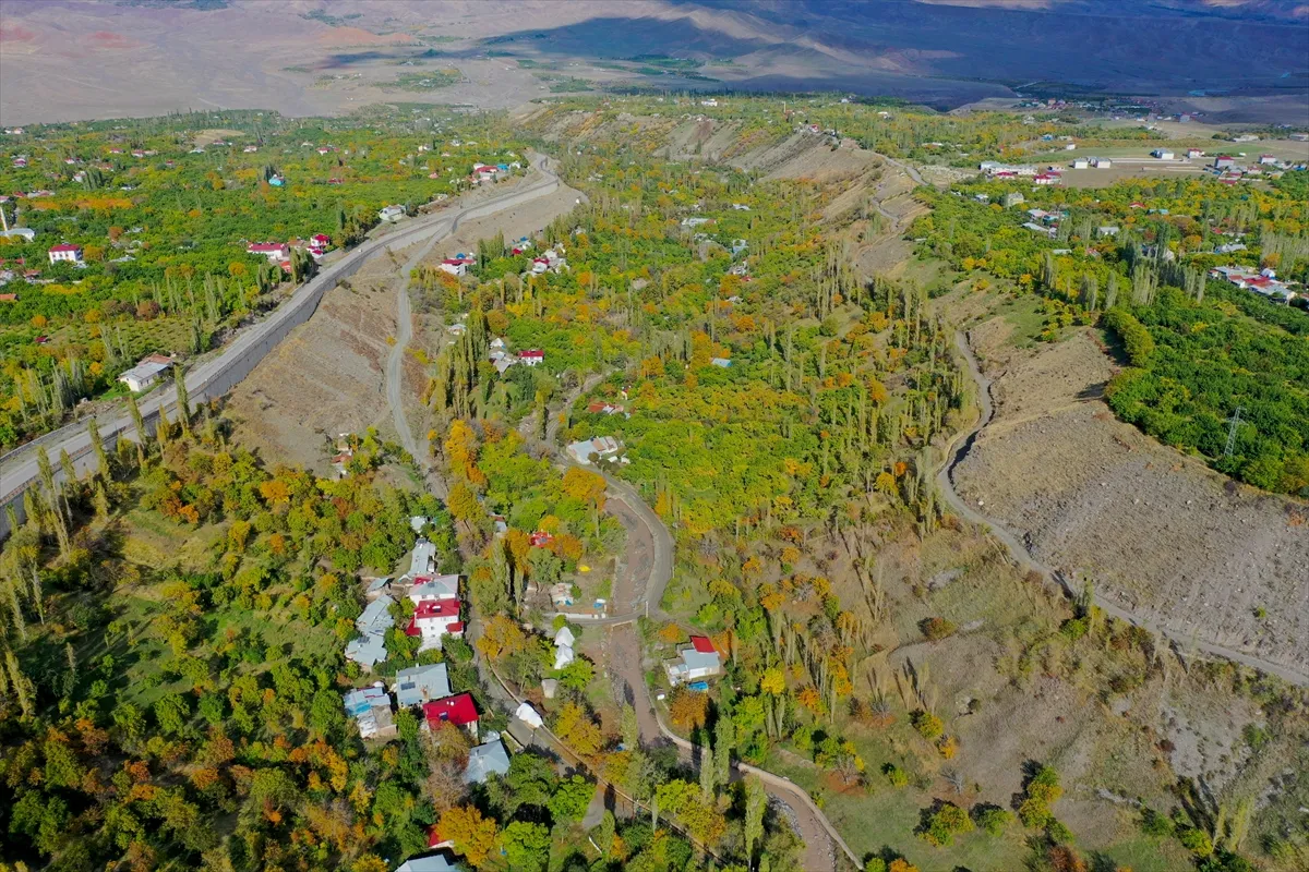 Kars’ın Kağızman ilçesinde sonbahar renkleri doğaya güzellik kattı Kars’ın Kağızman ilçesinde sonbahar renkleri doğaya güzellik kattı