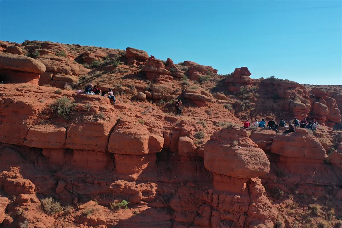 Kars’ta Arizona kanyonlarını andıran Bayam Kızıllıkları doğaseverlerin yeni rotası Kars’ta Arizona kanyonlarını andıran Bayam Kızıllıkları doğaseverlerin yeni rotası