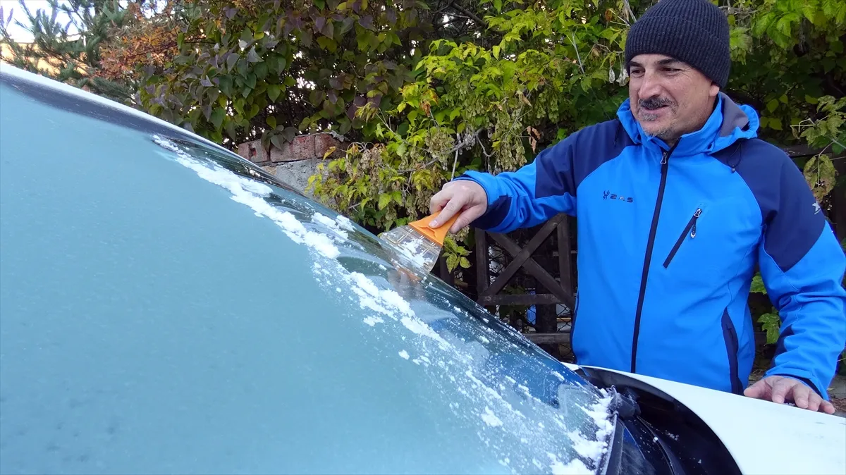 Kars’ta buzlanma, Ardahan’da sis etkili oldu