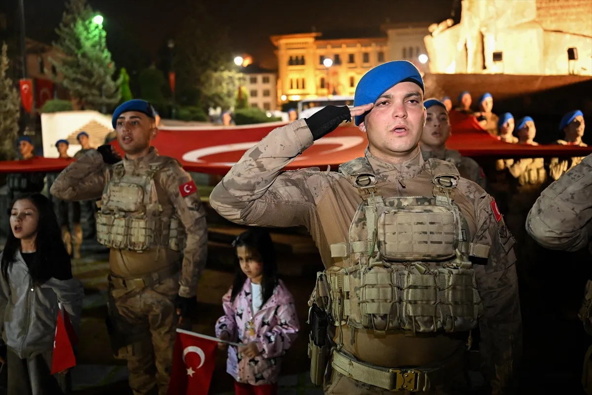Kastamonu’da Cumhuriyet’in 103. yılına fener alayı 4. kare