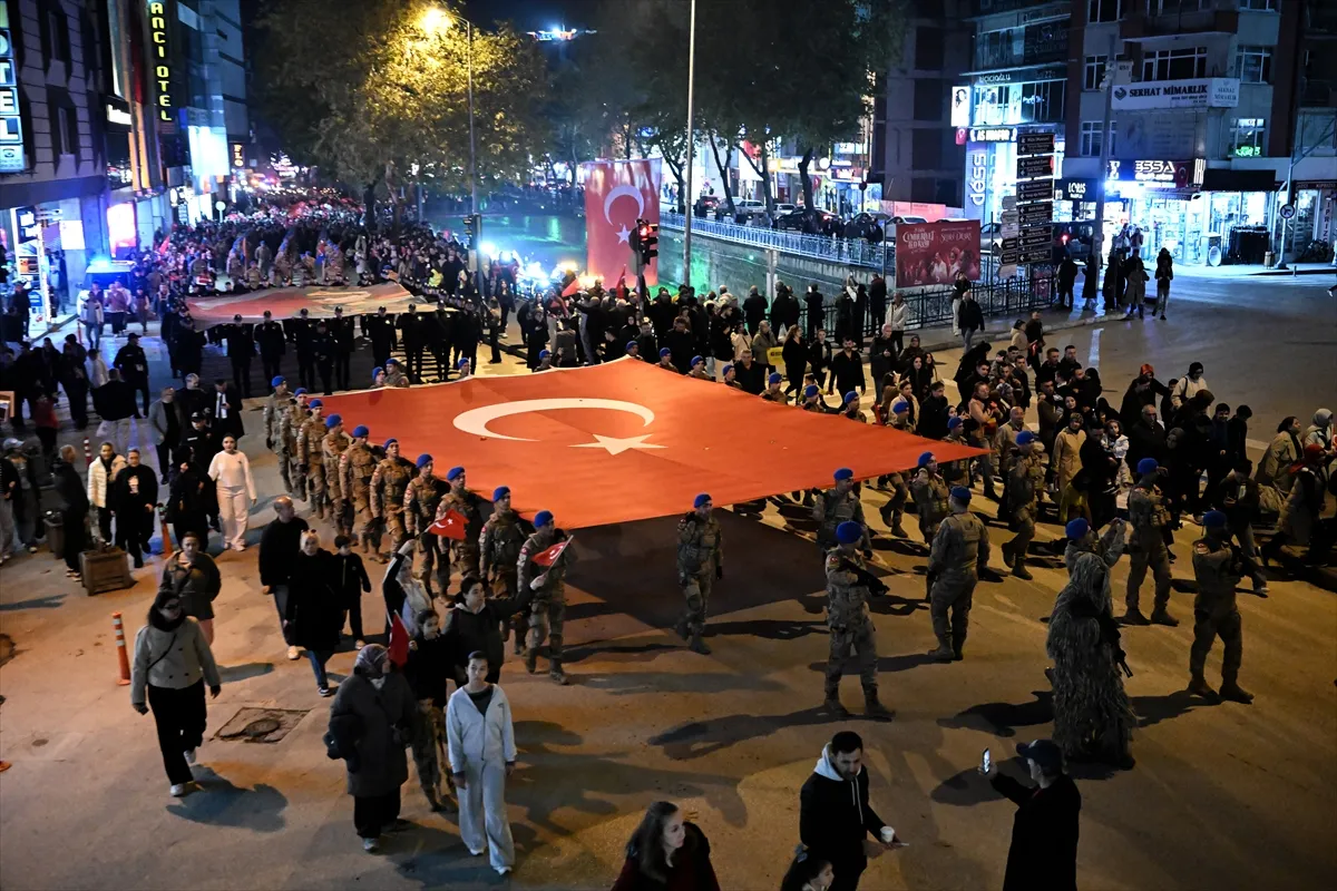 Kastamonu’da Cumhuriyet’in 103. yılında fener alayı düzenlendi Kastamonu’da Cumhuriyet’in 103. yılında fener alayı düzenlendi
