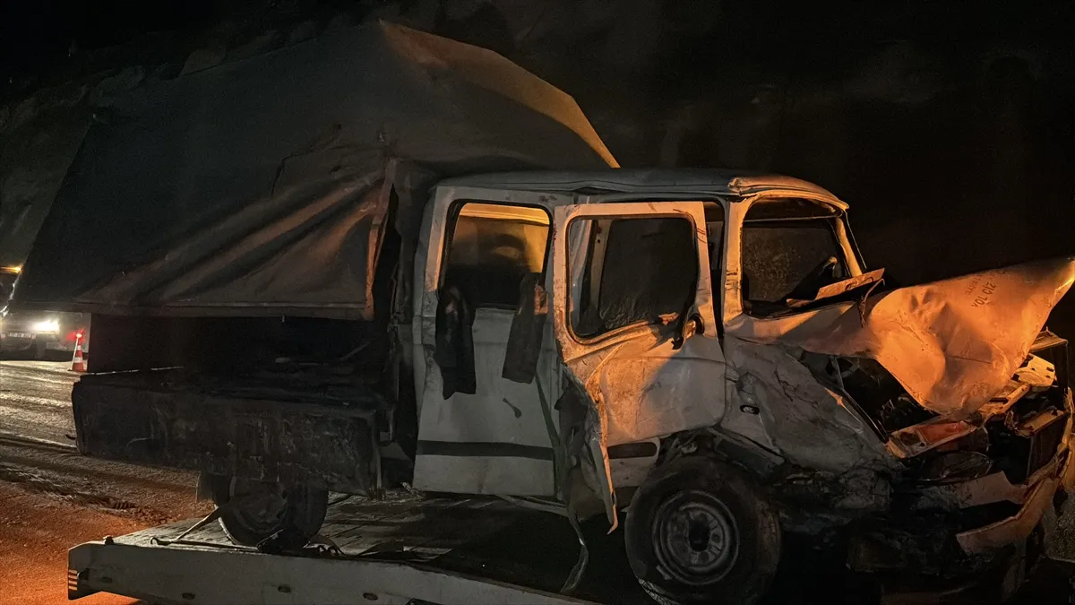 Kastamonu’da iki kamyonet çarpıştı: 7 yaralı Kastamonu’da iki kamyonet çarpıştı: 7 yaralı
