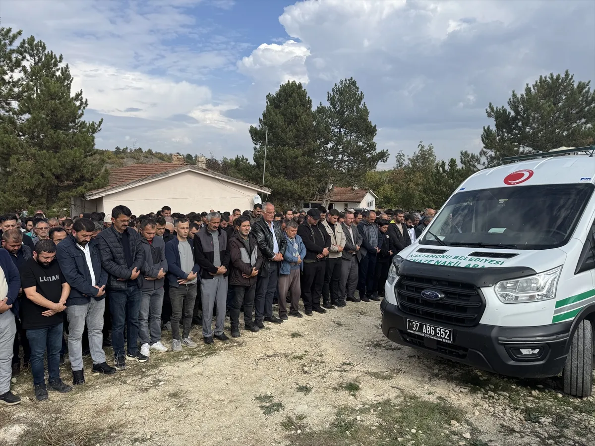 Kastamonu’da silahla öldürülen aynı aileden 4 kişi toprağa verildi Kastamonu’da silahla öldürülen aynı aileden 4 kişi toprağa verildi