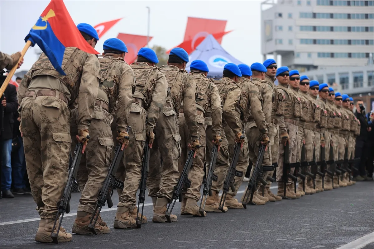 Kayseri’de Cumhuriyet’in 103. yıl dönümü kutlanıyor 2. kare