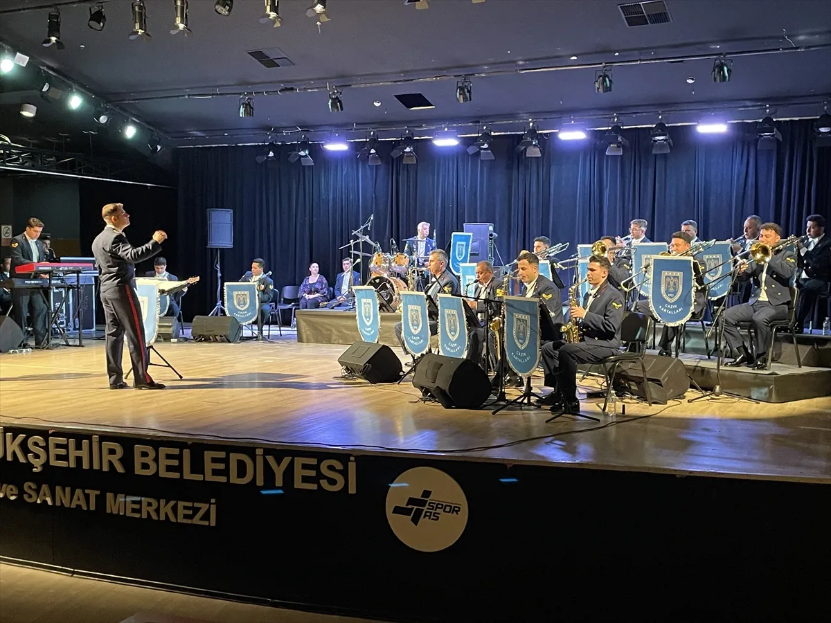 Kayseri’de Hava Kuvvetleri Komutanlığı Cazın Kartalları Orkestrası konser verdi