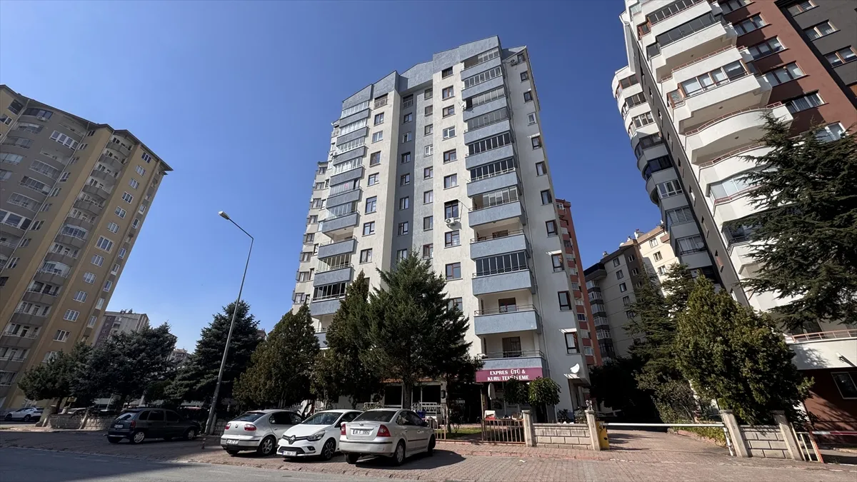 Kayseri’de tavandan düşen sıva yaşlı kadını yaraladı Kayseri’de tavandan düşen sıva yaşlı kadını yaraladı