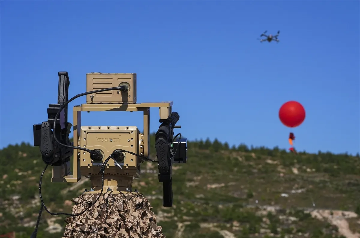 Keskin nişancıların yarışında Drone Kalkanı vitrine çıktı Keskin nişancıların yarışında Drone Kalkanı vitrine çıktı