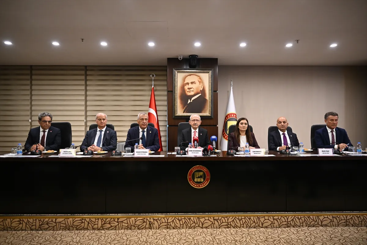 Kılıçdaroğlu, Gaziantepli sanayicilerle bir araya geldi