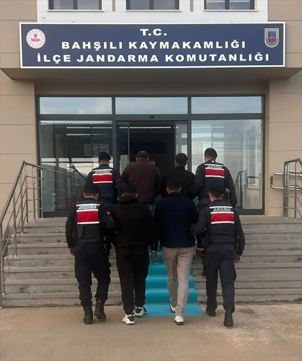 Kırıkkale’de 6 bin 953 hap ele geçirildi, 4 şüpheli tutuklandı Kırıkkale’de 6 bin 953 hap ele geçirildi, 4 şüpheli tutuklandı