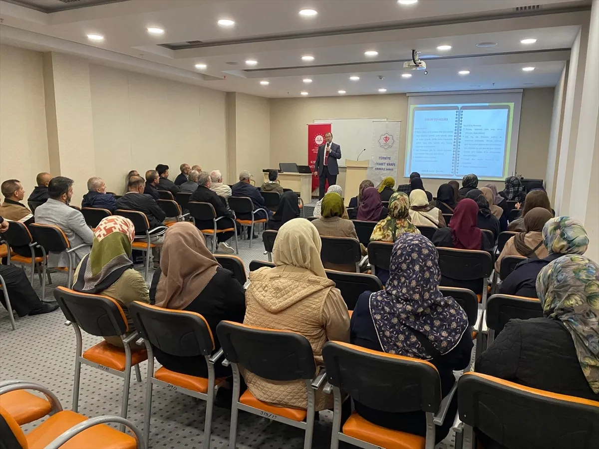 Kırıkkale’de umrecilere seminer verildi Kırıkkale’de umrecilere seminer verildi