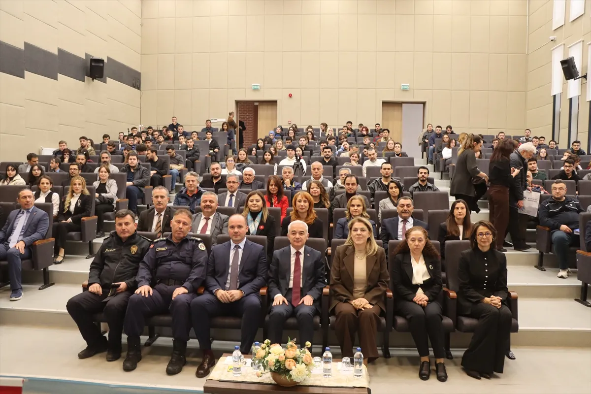 Kırklareli’nde Osmanlı’dan Cumhuriyet’e Toplumsal Kalkınmada Bilim ve Eğitim Konferansı düzenlendi