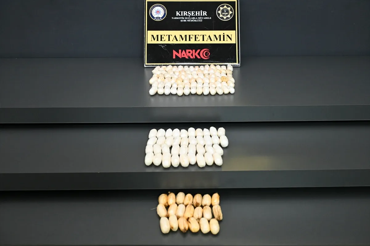 Kırşehir’de mide ve bağırsaklarında 1 kilo 157 gram uyuşturucu bulunan 3 zanlı tutuklandı