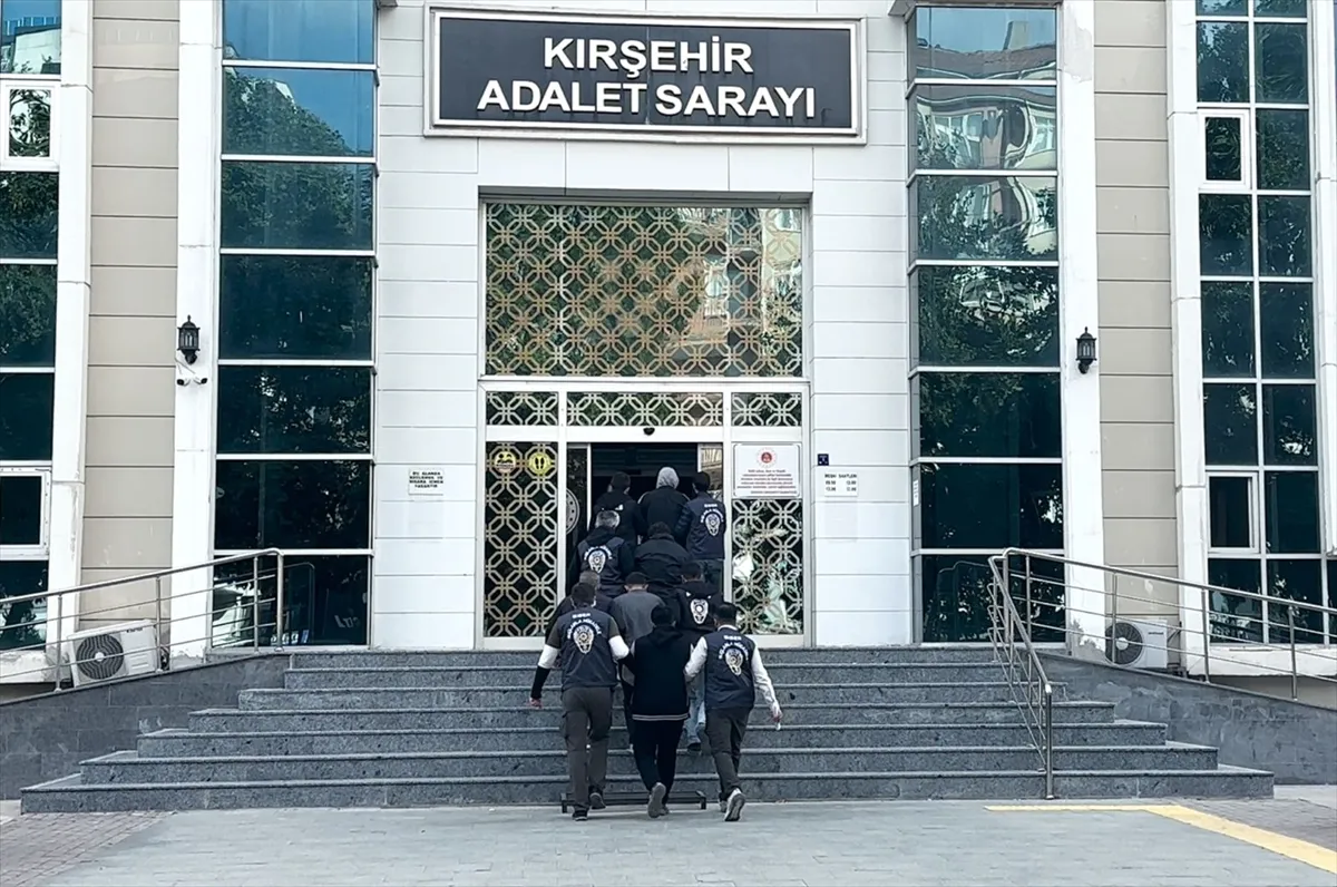 Kırşehir merkezli yatırım danışmanlığı dolandırıcılığı operasyonunda yakalanan 12 zanlı tutuklandı Kırşehir merkezli yatırım danışmanlığı dolandırıcılığı operasyonunda yakalanan 12 zanlı tutuklandı