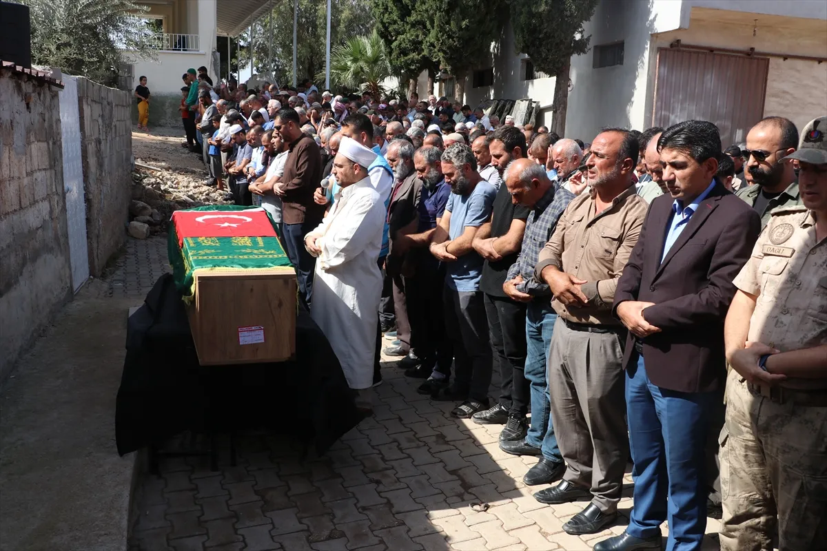 KKTC’de geminin batması sonucu hayatını kaybeden Mustafa Demir’in cenazesi Hatay’da defnedildi KKTC’de geminin batması sonucu hayatını kaybeden Mustafa Demir’in cenazesi Hatay’da defnedildi