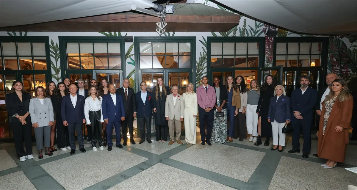 Koç Holding A Milli Kadın Voleybol Takımı’nı ağırladı Koç Holding A Milli Kadın Voleybol Takımı’nı ağırladı
