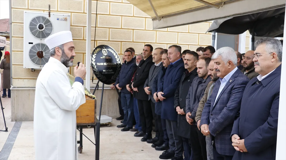 Kocaeli’de sele kapılarak hayatını kaybeden eski muhtarın cenazesi toprağa verildi