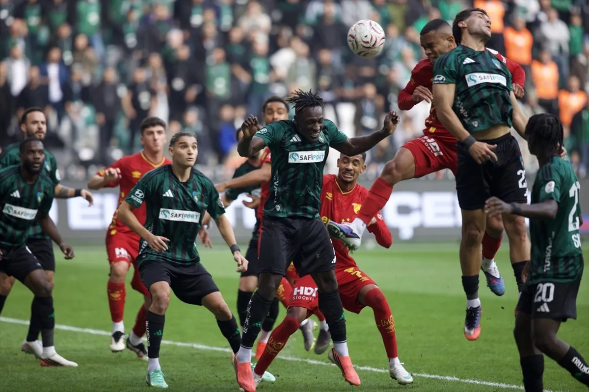 Kocaelispor - Göztepe A.Ş maçı Kocaeli Stadyumu’nda oynandı 4. kare