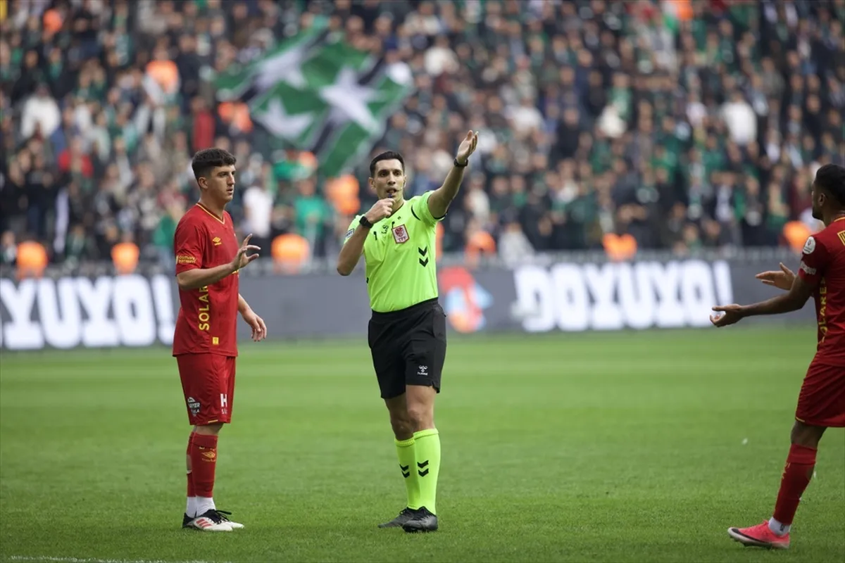 Kocaelispor - Göztepe A.Ş Maçı Kocaeli Stadyumu’nda Oynandı Kocaelispor - Göztepe A.Ş Maçı Kocaeli Stadyumu’nda Oynandı