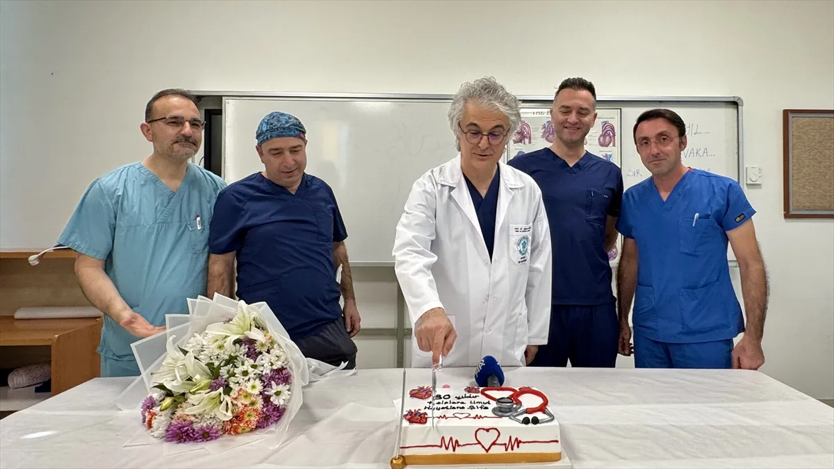 Konya’da kalp ve damar cerrahı Prof. Dr. Görmüş, 30 yılda 26 binden fazla vakaya müdahale etti Konya’da kalp ve damar cerrahı Prof. Dr. Görmüş, 30 yılda 26 binden fazla vakaya müdahale etti