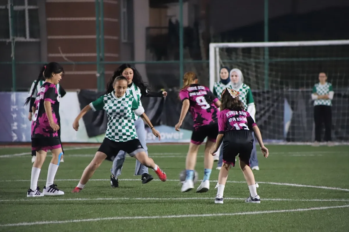 Konya’da Kız Çocukları Günü için kadın futbol maçı düzenlendi Konya’da Kız Çocukları Günü için kadın futbol maçı düzenlendi