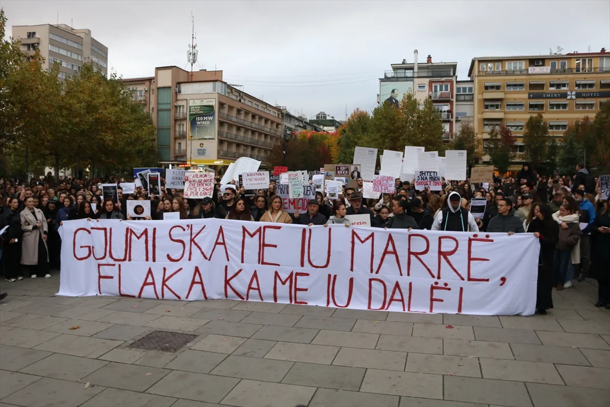 Kosova’da kadın cinayetlerine karşı Priştine’de protesto