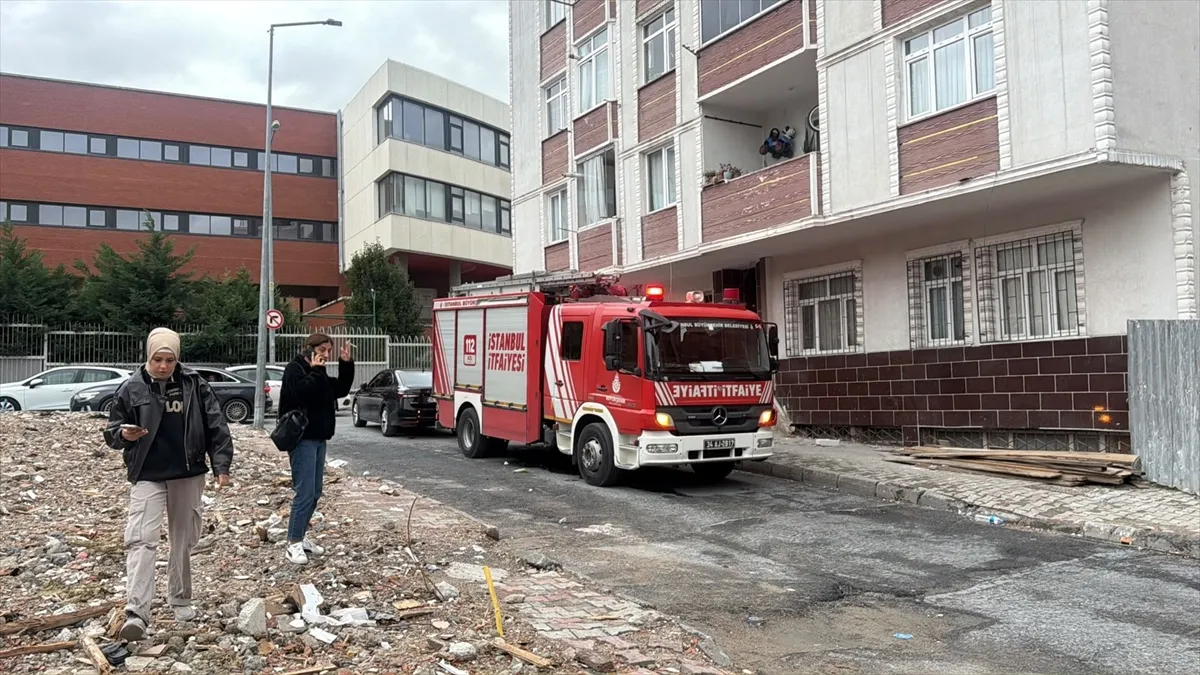 Küçükçekmece’de 7 katlı bina bir dairedeki çatlaklar sebebiyle tedbiren tahliye edildi