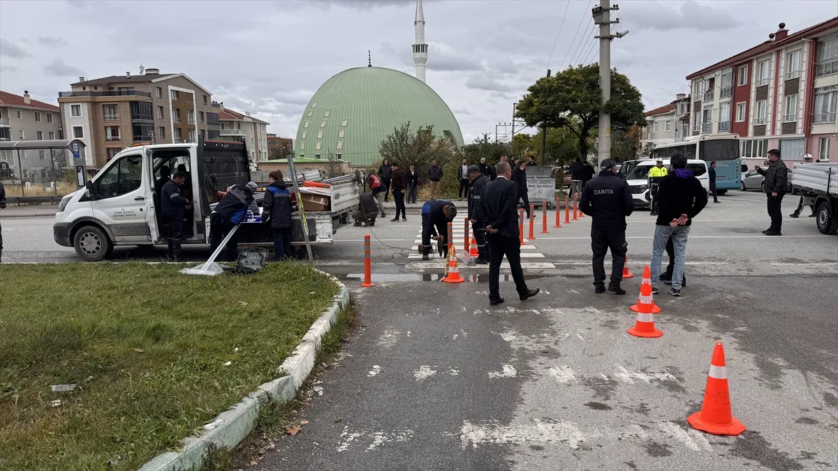 Kütahya’da caddenin bir bölümü mahkeme kararıyla geçişlere kapatıldı Kütahya’da caddenin bir bölümü mahkeme kararıyla geçişlere kapatıldı