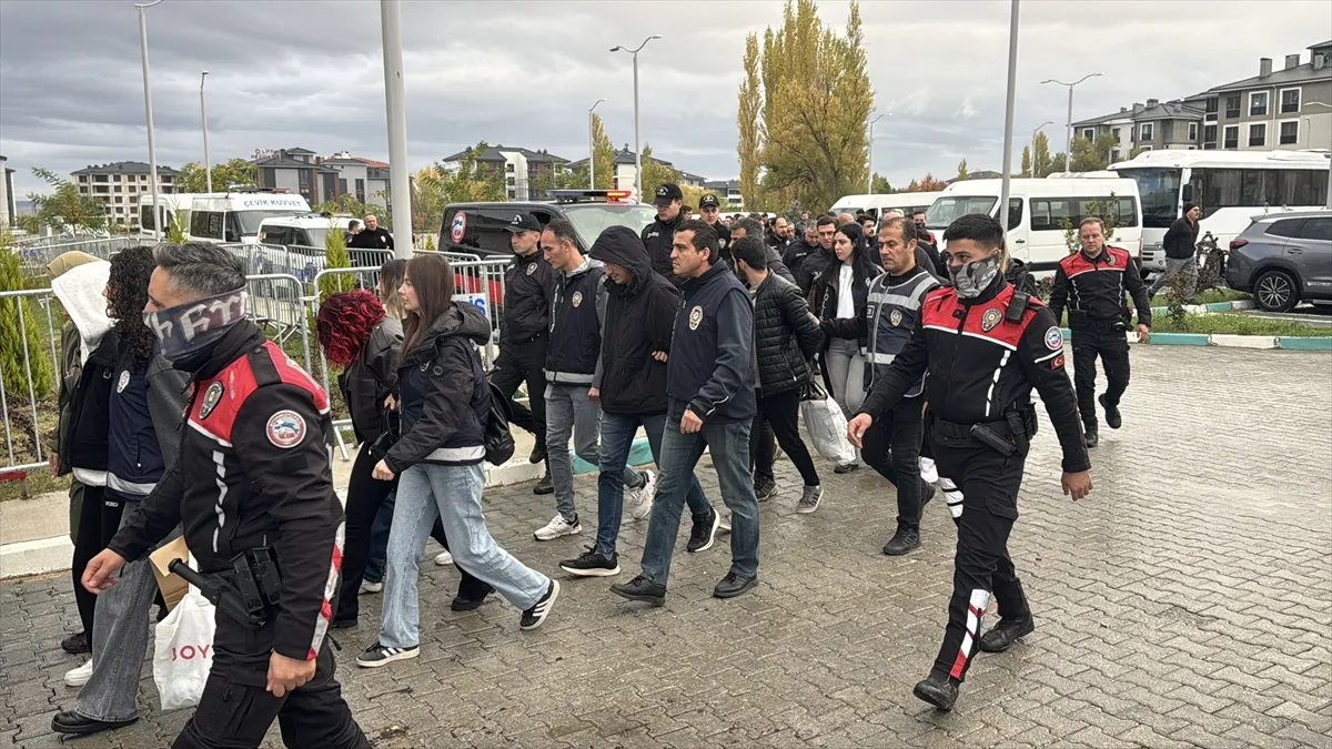 Kütahya merkezli yasa dışı bahis soruşturmasında 62 zanlı tutuklandı