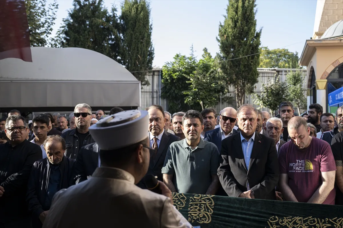 Maltepe’de çöken binada ölen Hüseyin Özkurt için cenaze töreni yapıldı