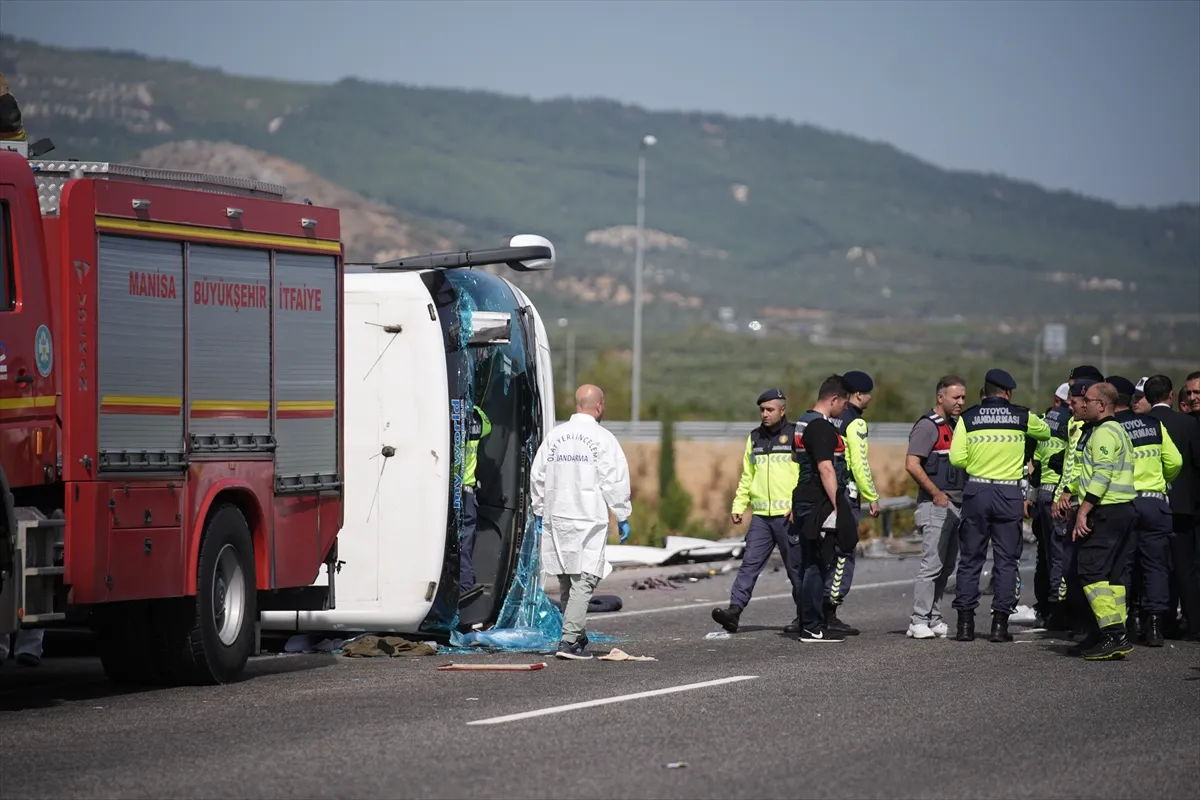 Manisa’da çekici ile tur otobüsü çarpıştı, 11 kişi öldü, 27 kişi yaralandı (GÜNCELLEME 2) Manisa’da çekici ile tur otobüsü çarpıştı, 11 kişi öldü, 27 kişi yaralandı (GÜNCELLEME 2)