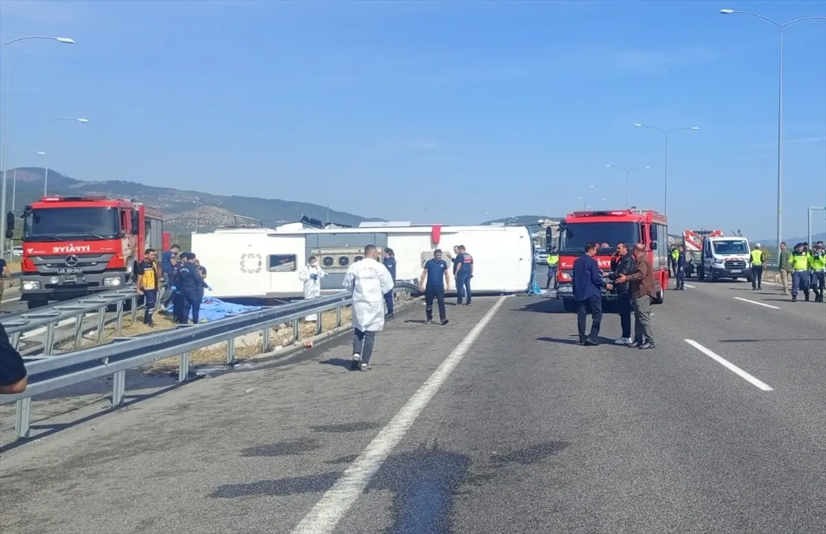 Manisa’da çekici ile tur otobüsü çarpıştı, 11 kişi öldü, 27 kişi yaralandı (GÜNCELLEME 3)