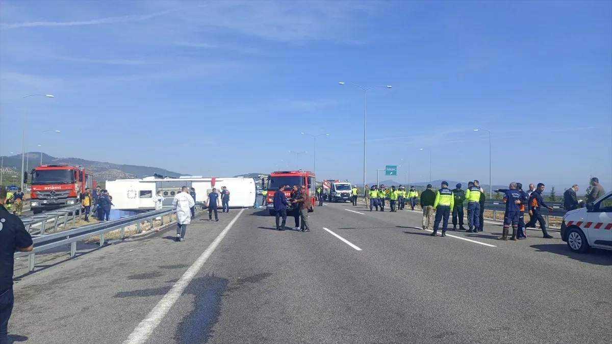 Manisa’da çekici ile tur otobüsü çarpıştı, 11 kişi öldü, 27 kişi yaralandı (GÜNCELLEME 3) Manisa’da çekici ile tur otobüsü çarpıştı, 11 kişi öldü, 27 kişi yaralandı (GÜNCELLEME 3)