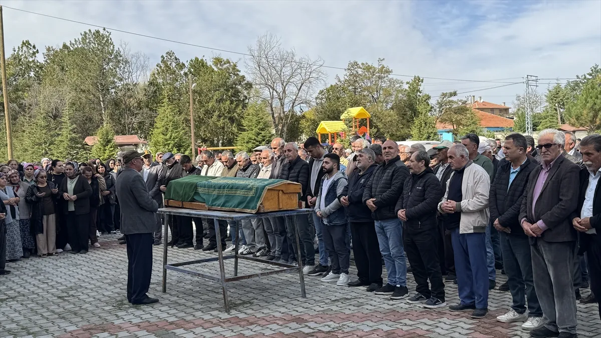 Manisa’daki trafik kazasında hayatını kaybeden kadının cenazesi, Konya’da defnedildi Manisa’daki trafik kazasında hayatını kaybeden kadının cenazesi, Konya’da defnedildi